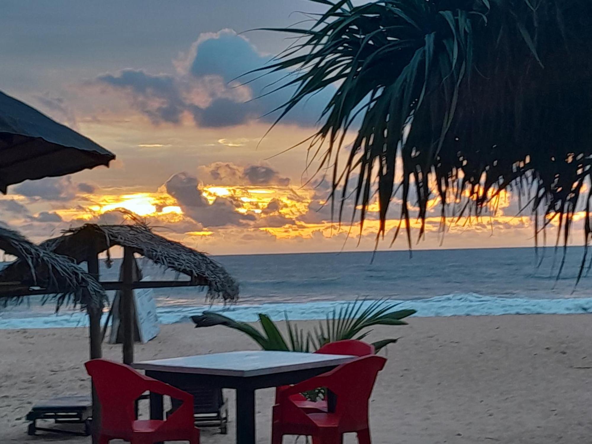 Sea Trails Bentota Hotel ภายนอก รูปภาพ